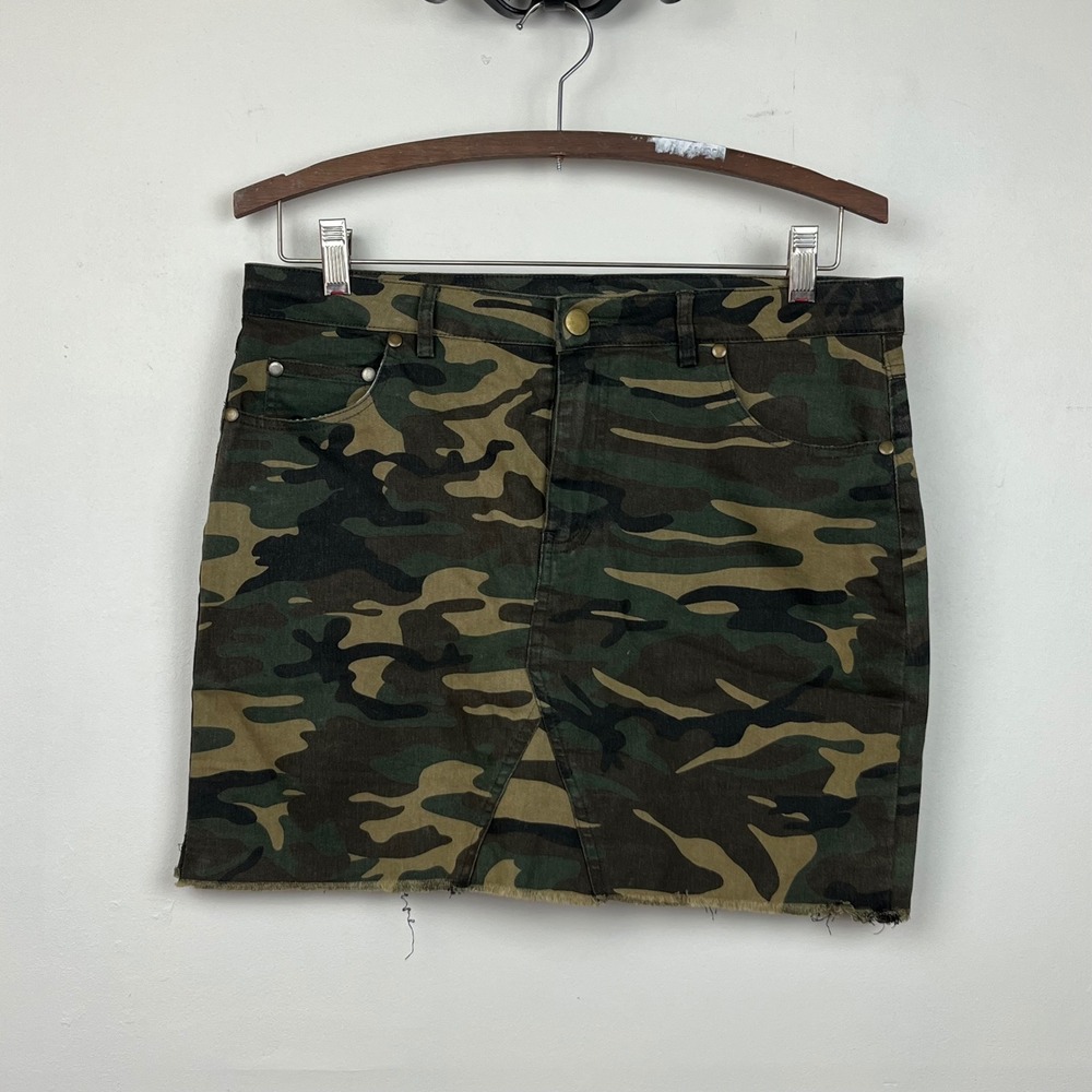 Begonia Camo Mini Skirt Size M Green Streetwear Y2K Raw Hem Slit Distressed